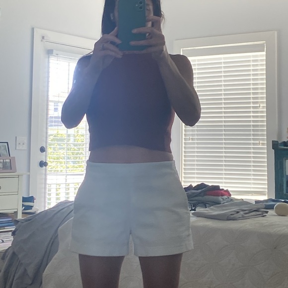 Size 4 Banana Republic white shorts w side zip and pockets - Picture 5 of 6
